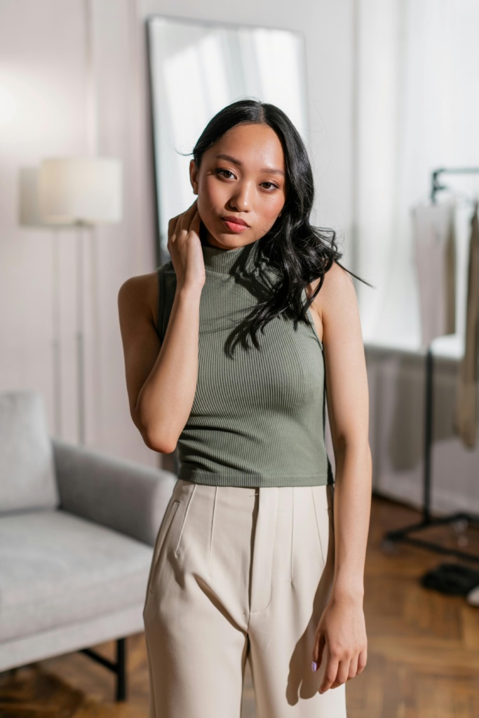 Top Verde a Collo Alto – Aderente e Minimal