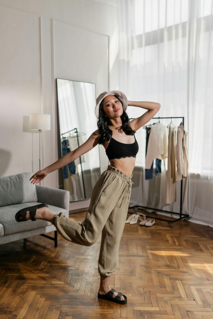 Top Nero Corto – Minimal e Versatile per Look Moderni