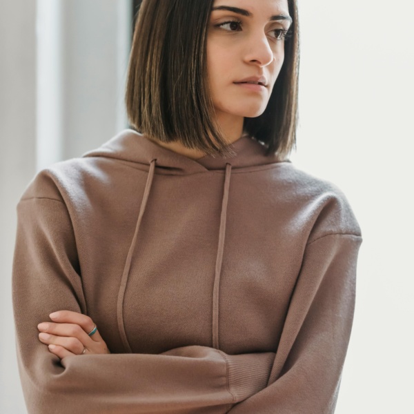 Felpa con Cappuccio Beige – Morbida e Casual