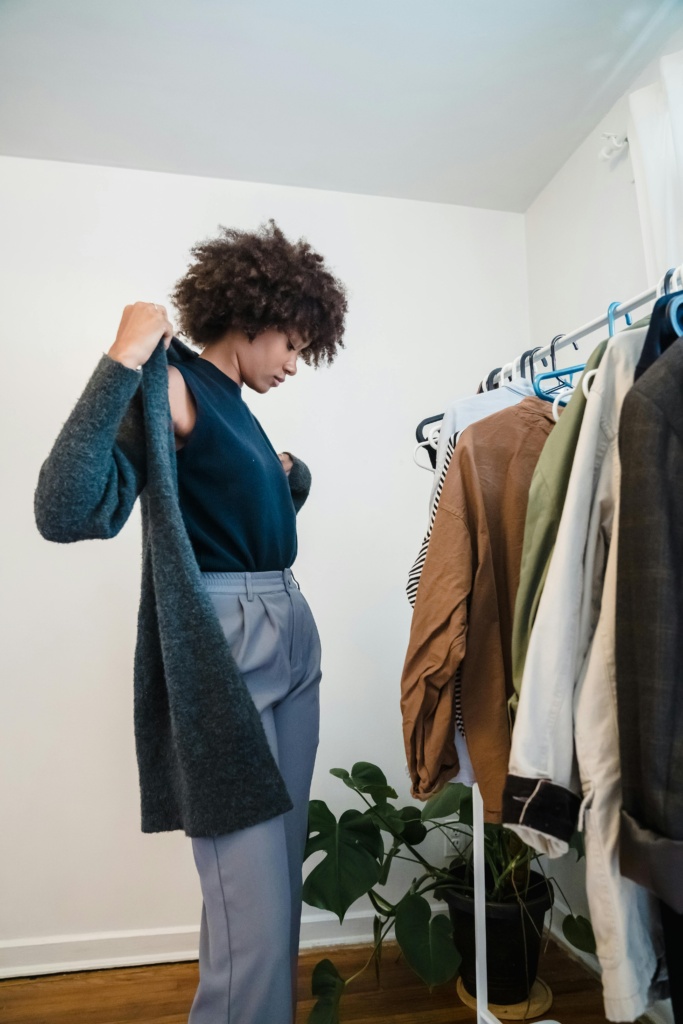 Cardigan Grigio Scuro – Morbido e Perfetto per Layering
