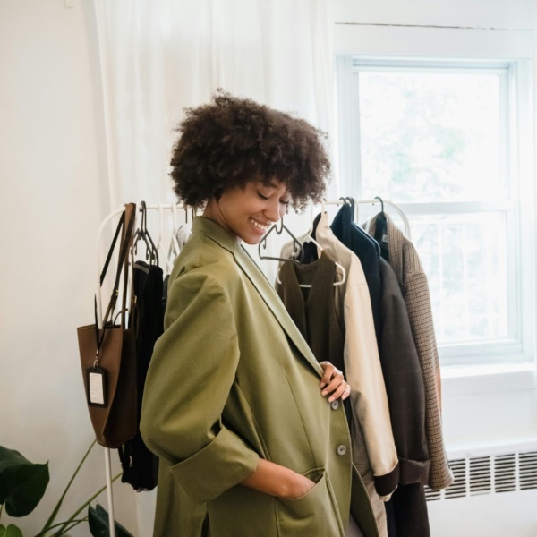 Blazer Oversize Verde Oliva – Eleganza Minimal dal Taglio Maschile