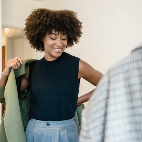 Top Nero Senza Maniche – Minimal e Versatile