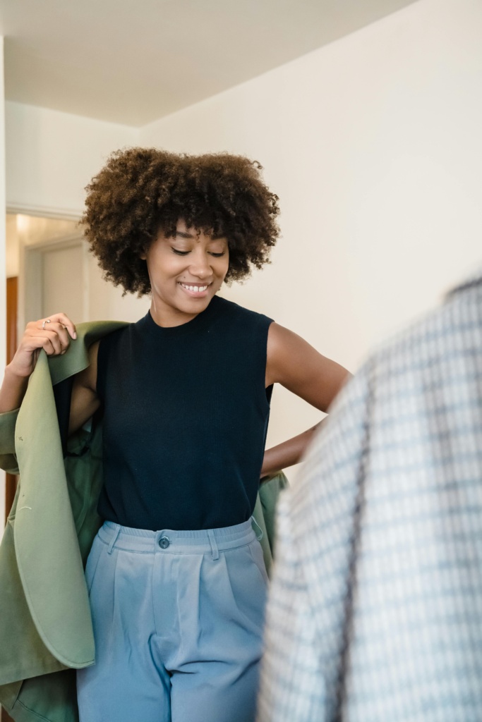 Top Nero Senza Maniche – Minimal e Versatile